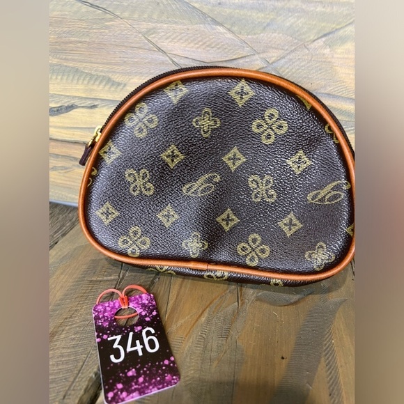 Small Change purse/Makeup bag - Picture 2 of 5